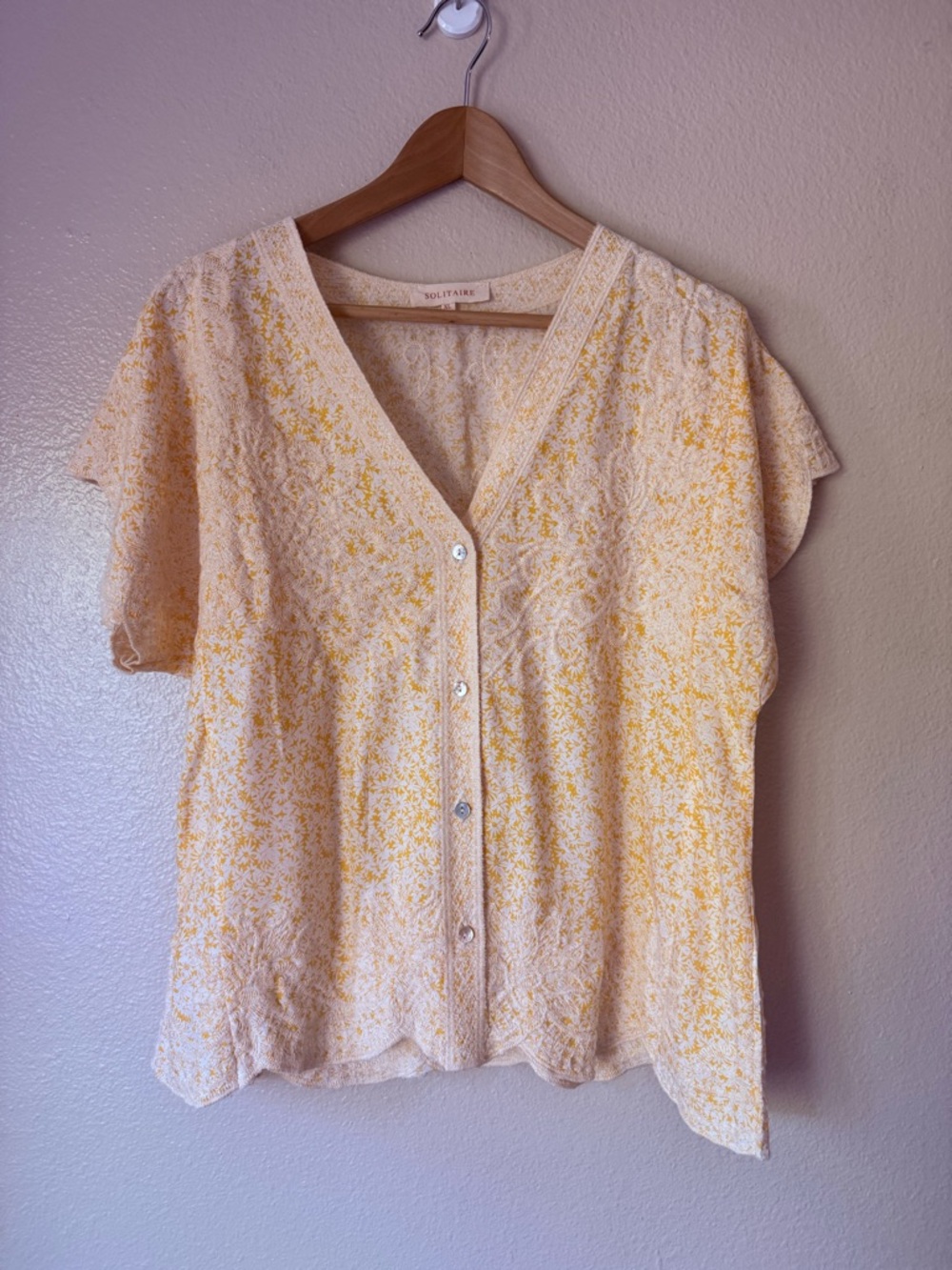 ❇️Solitaire Yellow & Cream Embroidered Floral Button-Front Top 2 for $22❇️